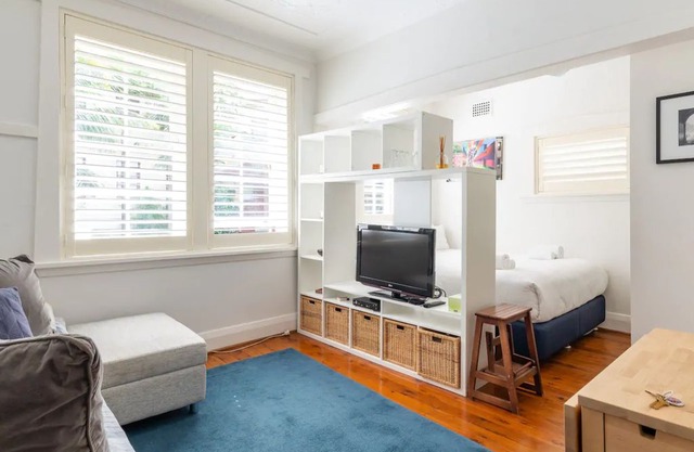 Stylish Art Deco Studio In Rushcutters Bay in Elizabeth Bay