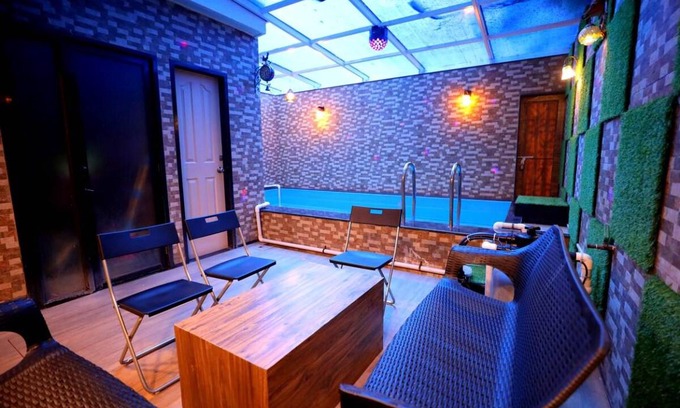 Kandivali East Villa | 2200 m² Villa ∙ 4 bedrooms ∙ 12 guests