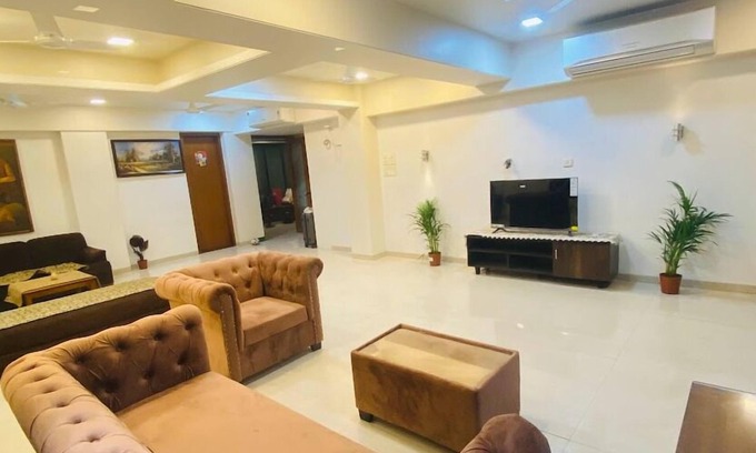 Bandra East Apartment | Green Stay