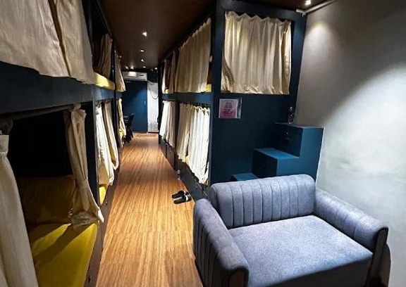 Juhu Hostel | Sleeping Monks Hostel Dormitory