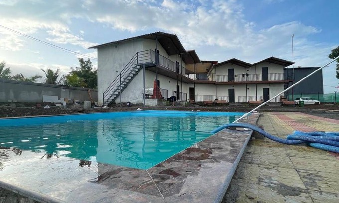 Bhiwandi Villa | Villa ∙ 8 bedrooms ∙ 30 guests