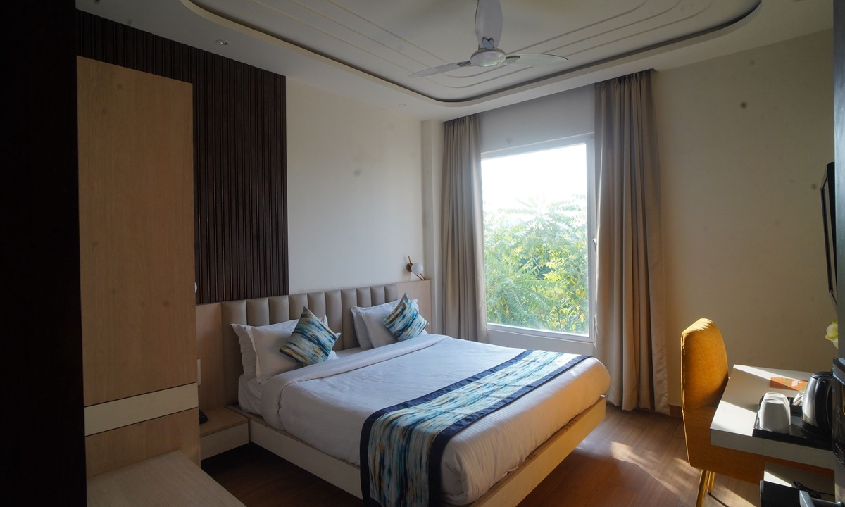 Alambagh Hotel | Hotel Familia