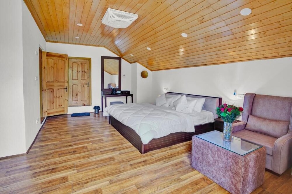 Gulmarg Hotel | The Dewan Bagh Cottage Resort