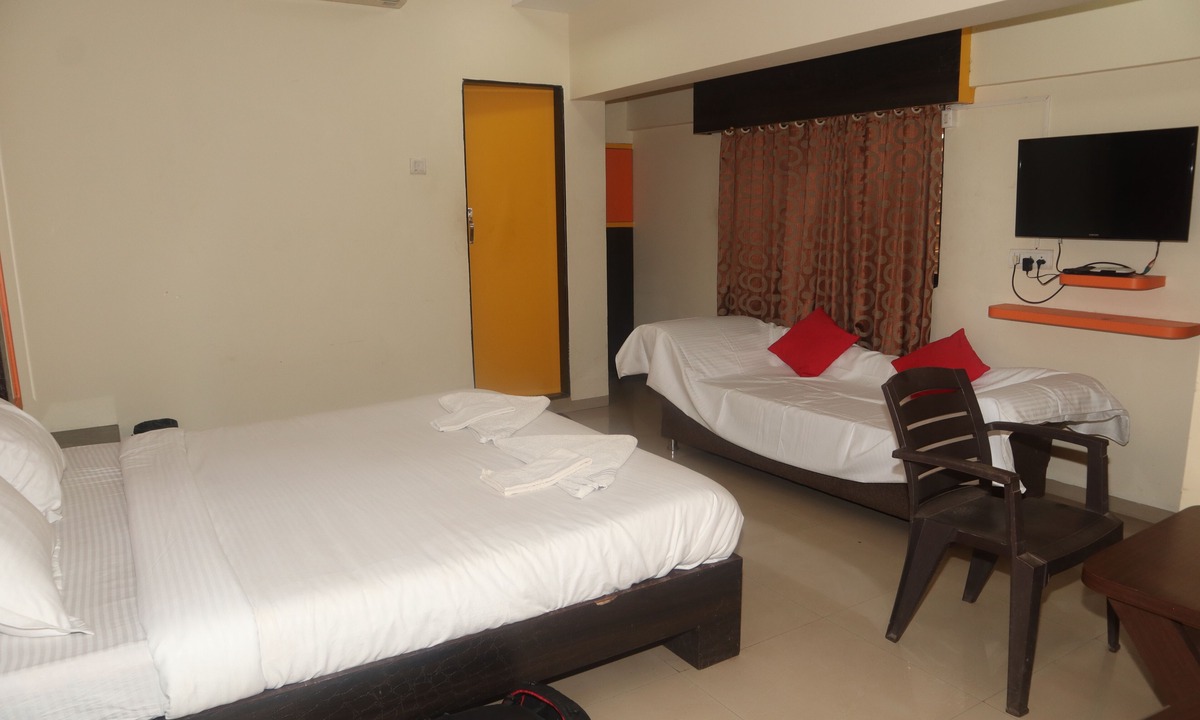 Surathkal Hotel | iROOMZ Hotel Shree Krishna Palace