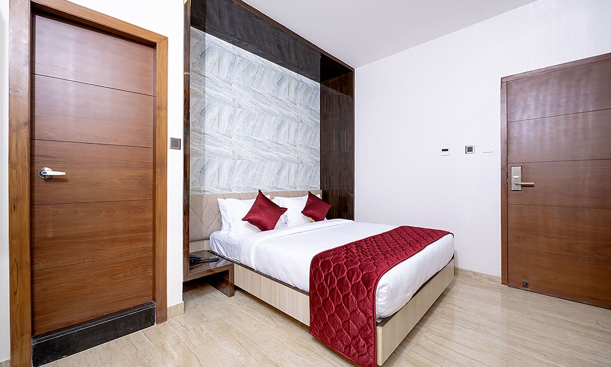 Domlur Hotel | Fabhotel The Leela Park