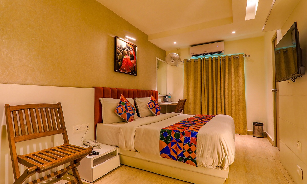 Alambagh Hotel | FabHotel Geetraj Palace