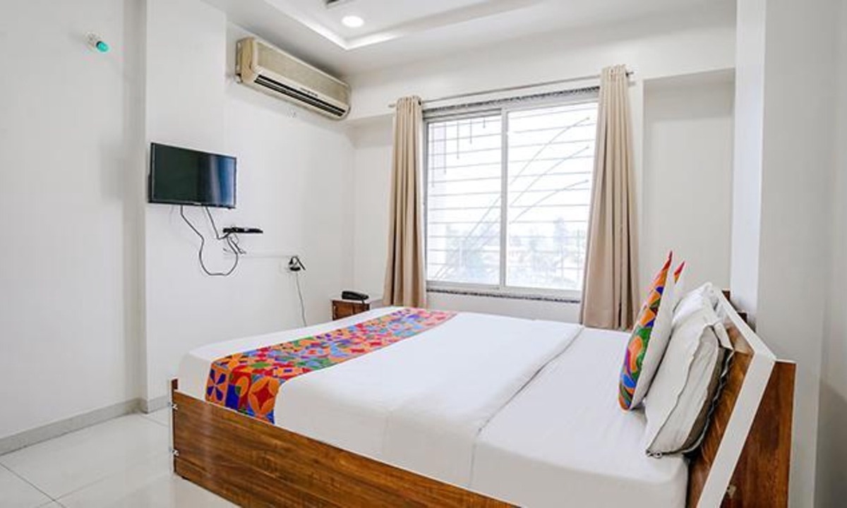 Mundhwa Hotel | Fabhotel Omkar Executive