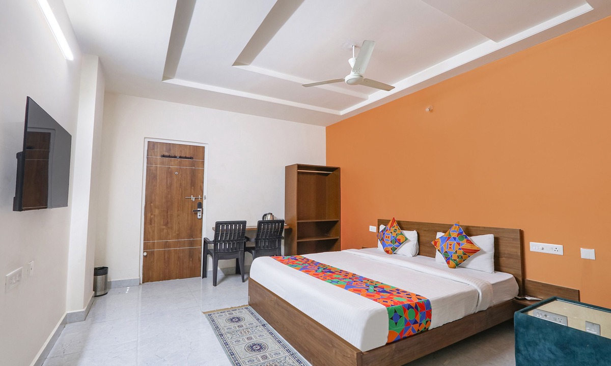Madhapur Hotel | Fabhotel Golden Hitech