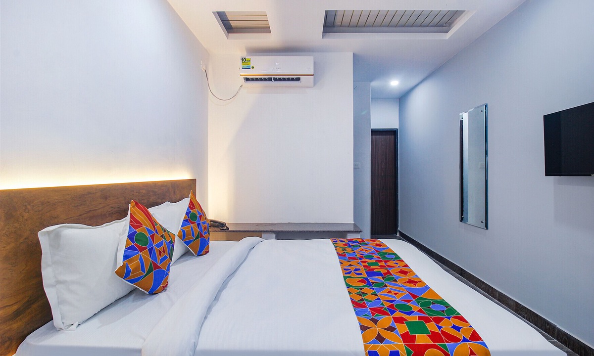 Hyderabad Hotel | Via Dark Inn - Nr Golkonda Fort