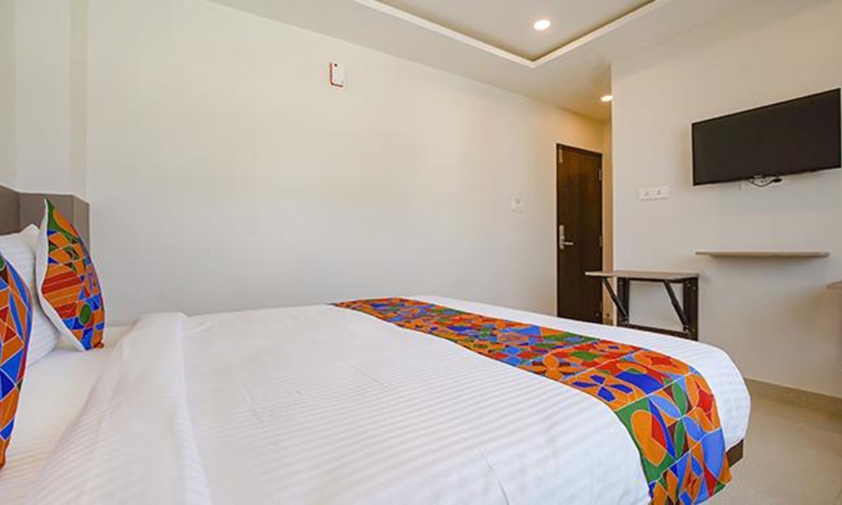 Kadubeesanahalli Hotel | Fabhotel Aiyyangaar Inn