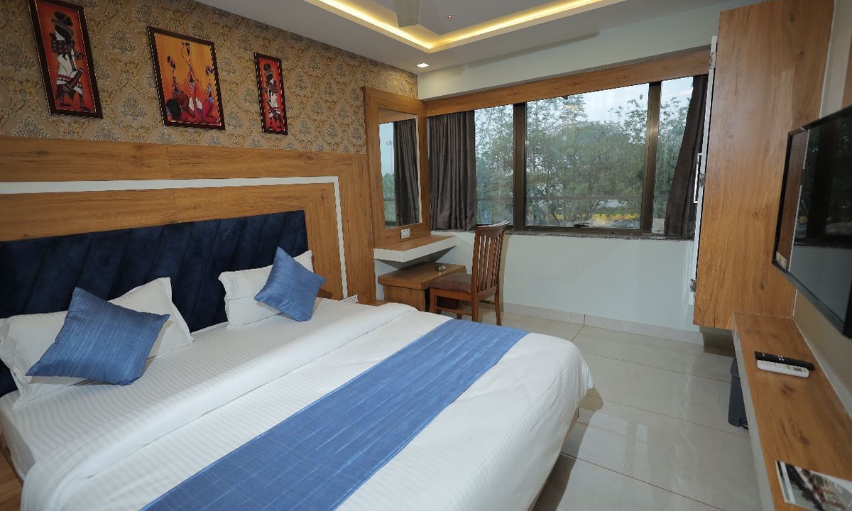 Bhat Hotel | HOTEL R K FORTUNE