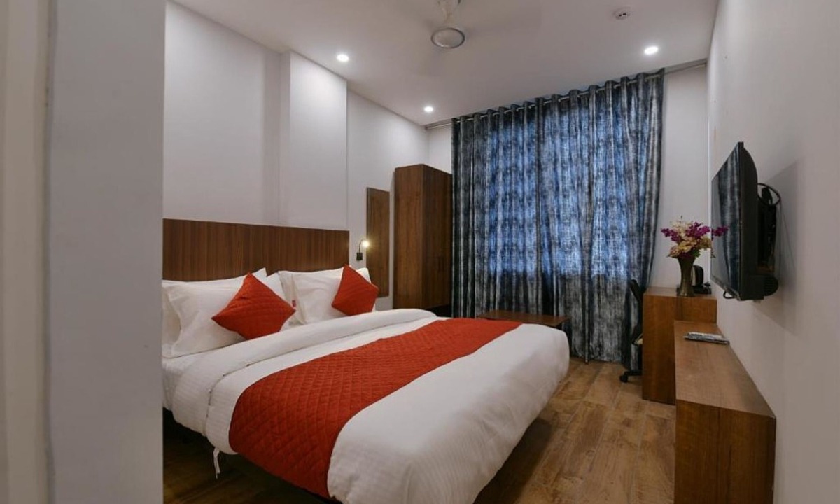 Indirapuram Hotel | Hotel The Emporio A Corporate suites