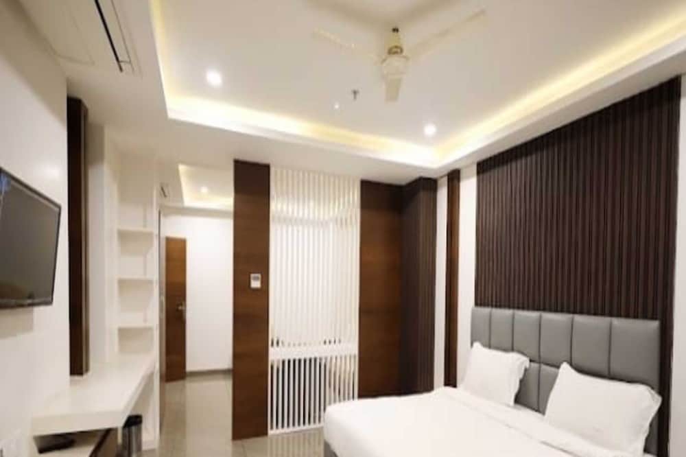 Jaora Hotel | The Grand Padma Resort & Spa