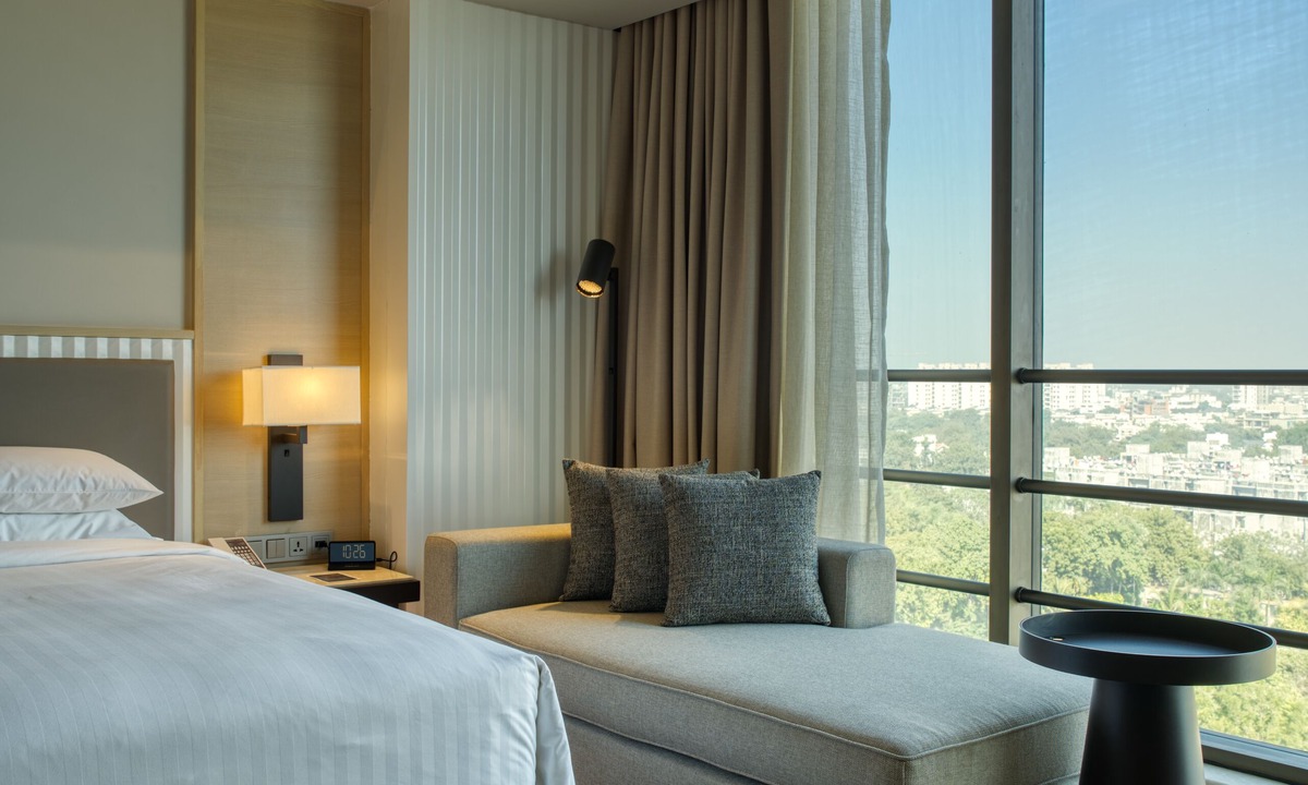 Thaltej Hotel | Gateway Ahmedabad Sindhu Bhavan