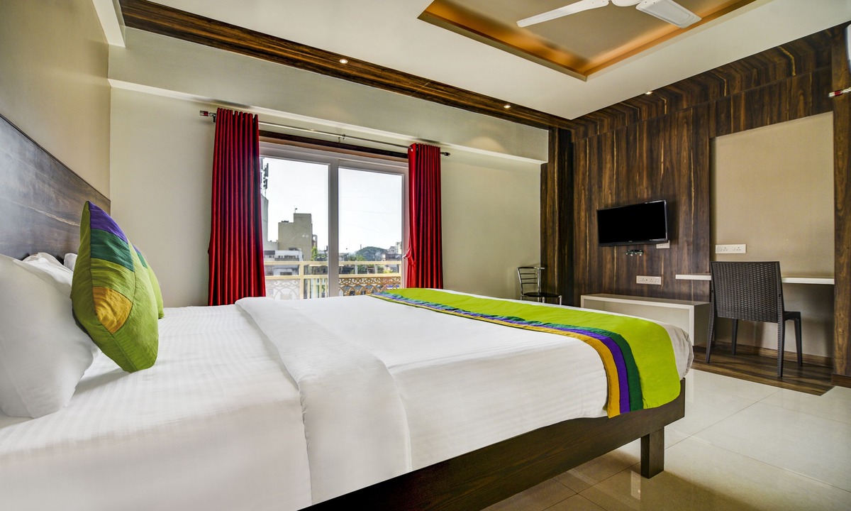 Kolhapur Hotel | Treebo Shree Sai Suites - 2km from Mahalaxmi Temple