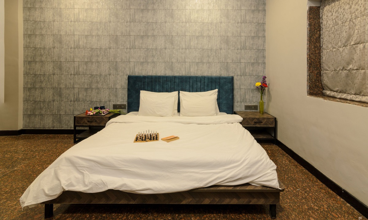Wellington Pier Hostel | Backpacker Cowies