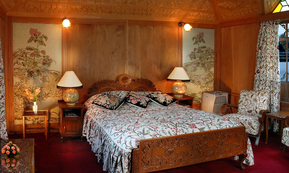 Nagin Bagh Hotel | WelcomHeritage Gurkha Houseboats