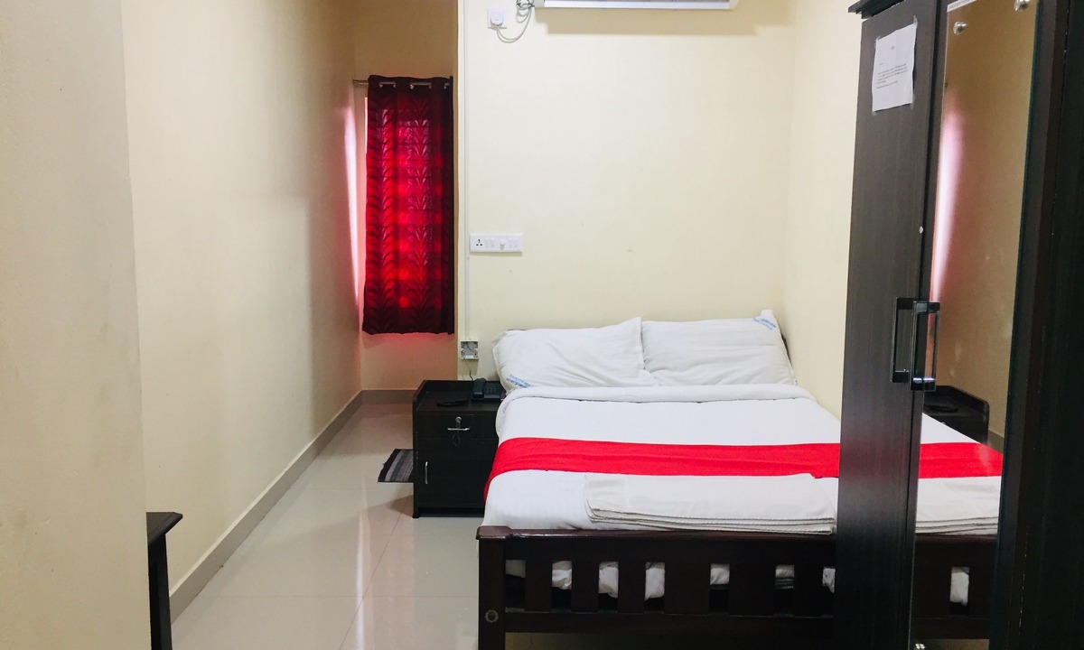Onamthuruth Hotel | Brindavan Residency