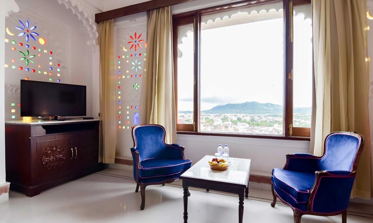 Lake Swaroop Sagar Hotel | Raj Kuber - A Boutique Lake View Hotel