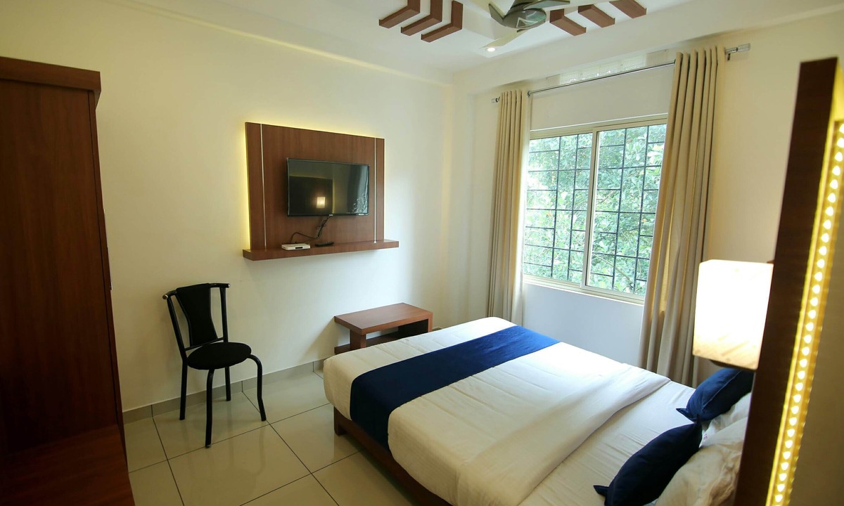 Kumily Hotel | White Portico