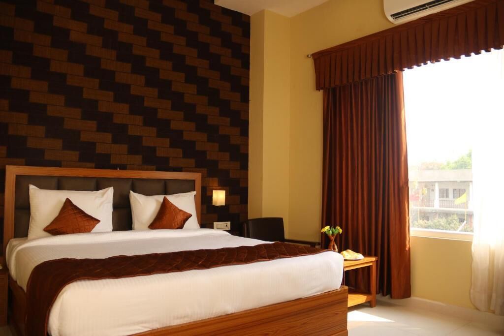 Mirzapur Hotel | GenX Mirzapur