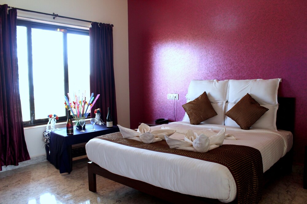 Tiracol Hotel | Hill Rock