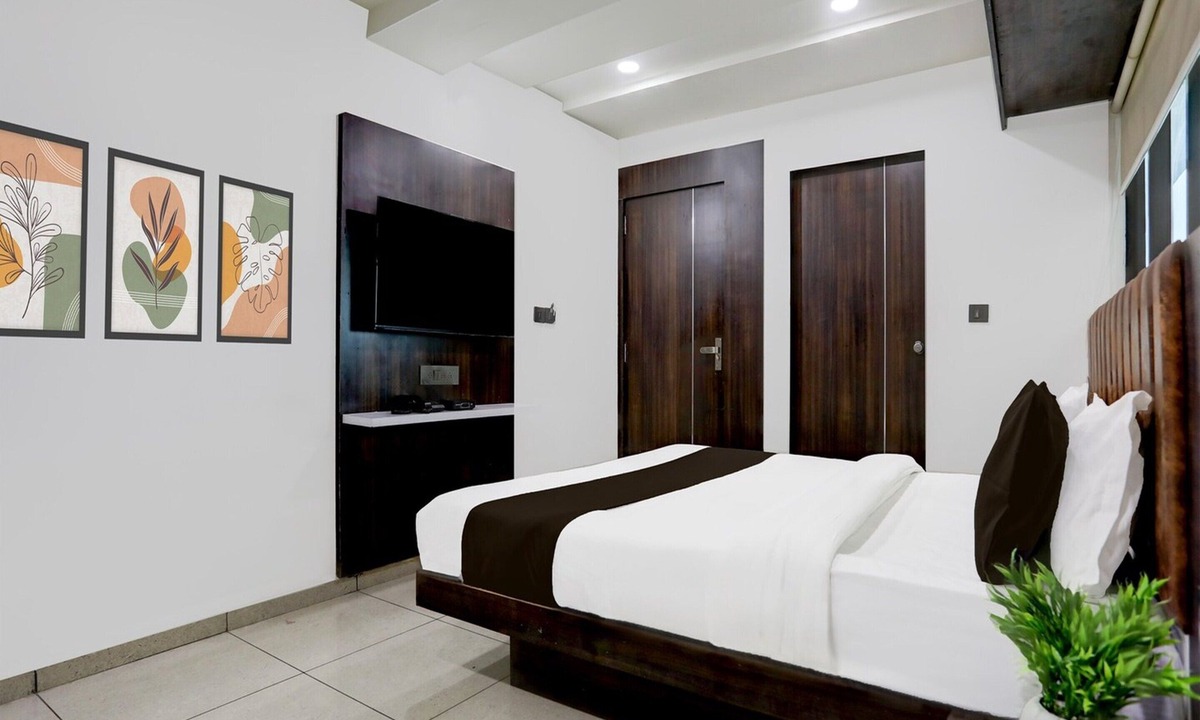 Ahmedabad House | Deluxenana Chiloda Near Airport