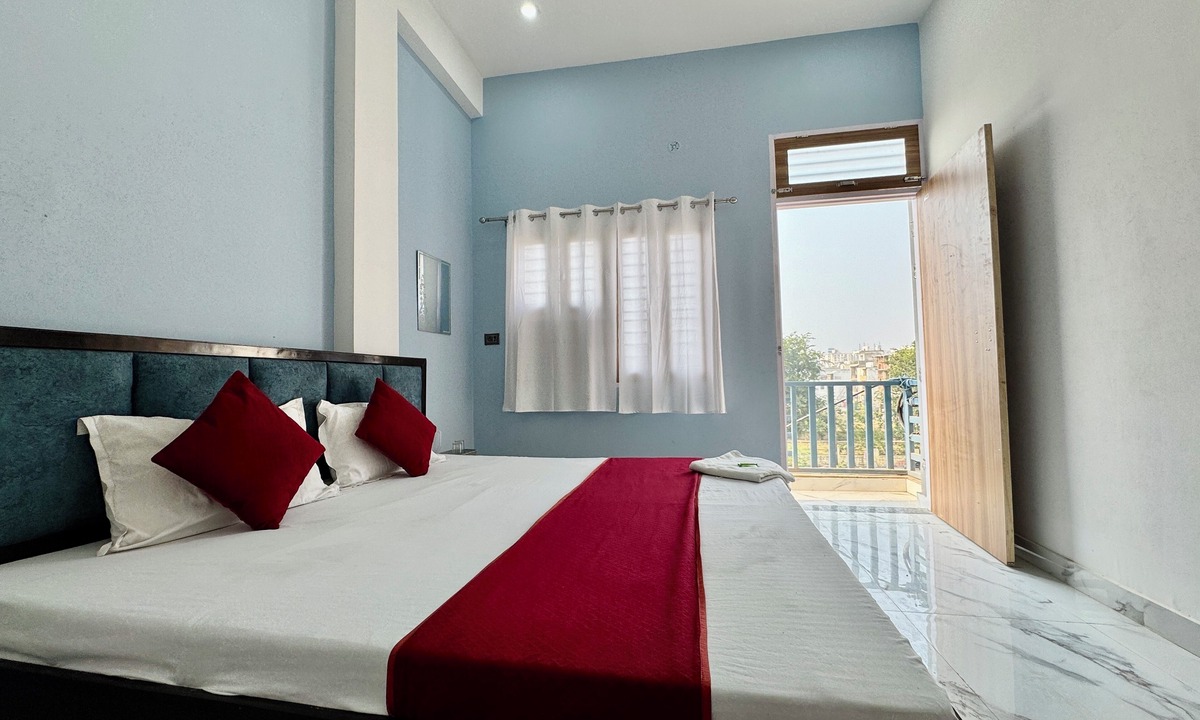 Vrindavan Hotel | Hotel radha Aradhya Sadan