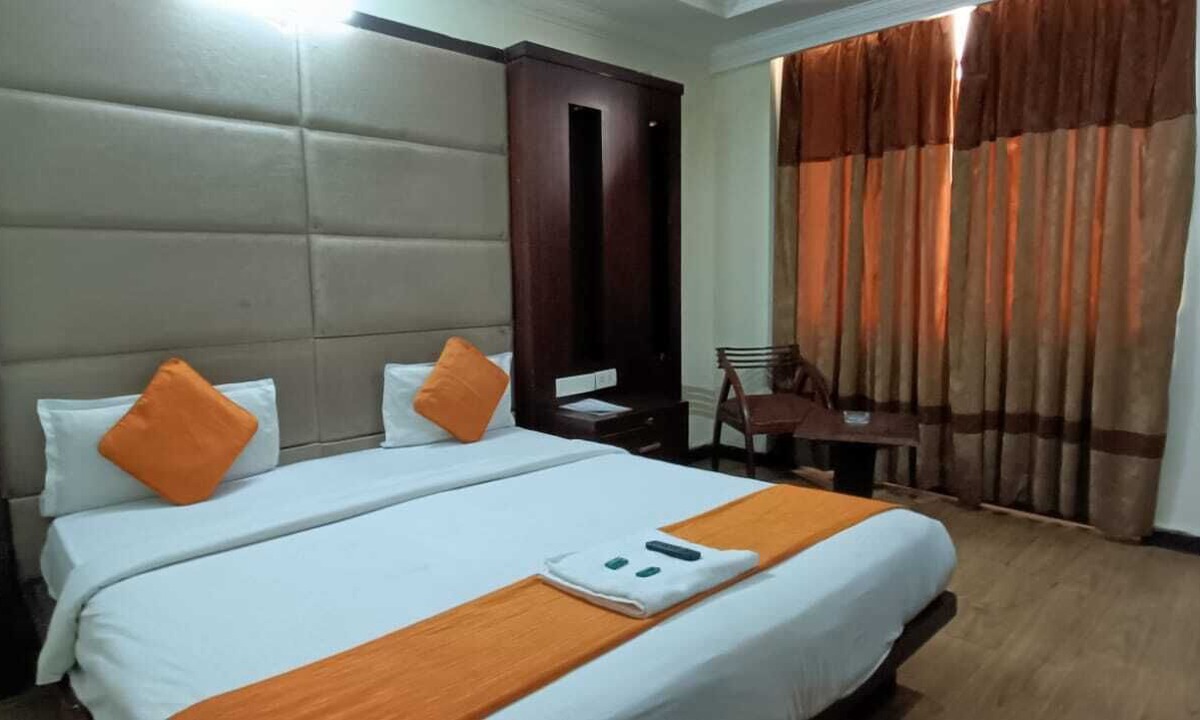 Karol Bagh Hotel | Roomshala Hotel J JOy