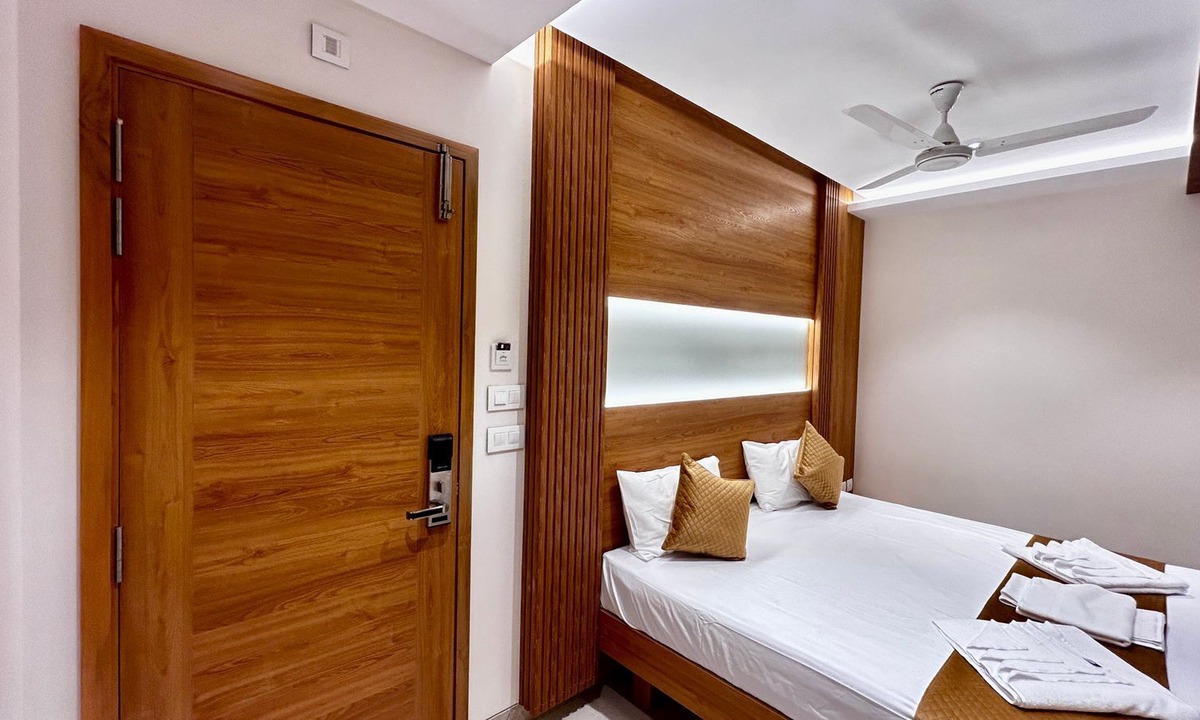 Kanchipuram Hotel | THE PARADISE PLATINUM