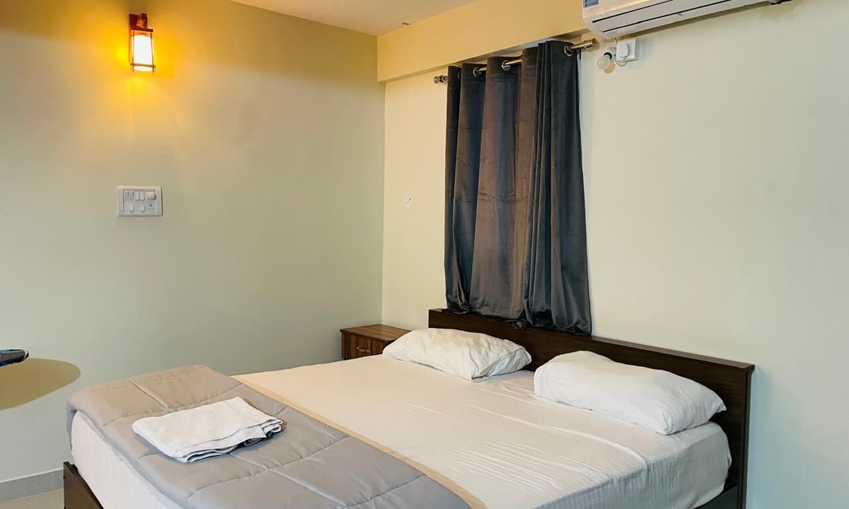 Shaikpet Hotel | Zivo Stays, Jubilee Hills