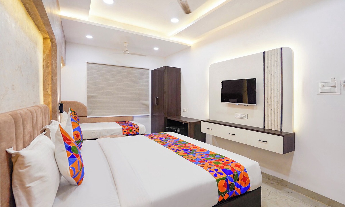 Sanwer Hotel | Fabhotel Seemansh