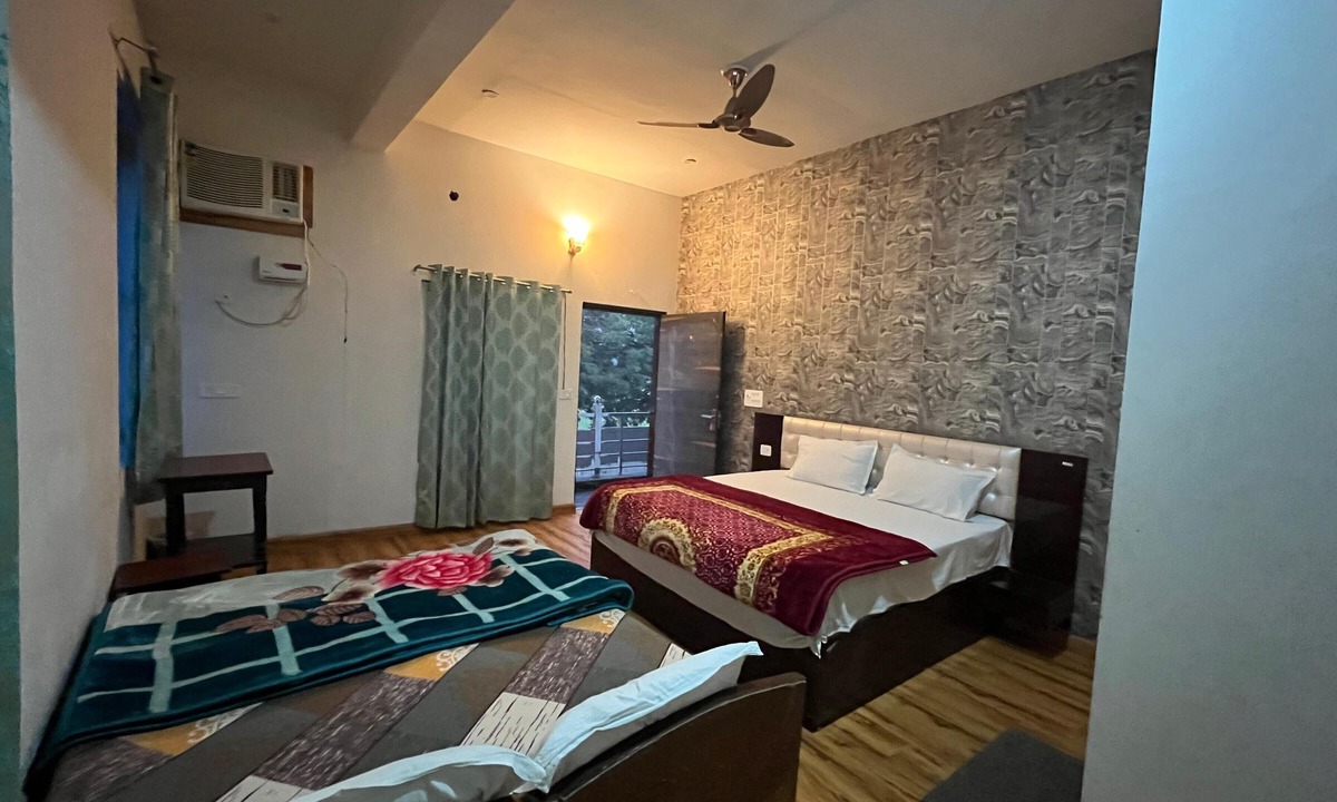 Govardhan Hotel | Hotel Murliwala Gopala