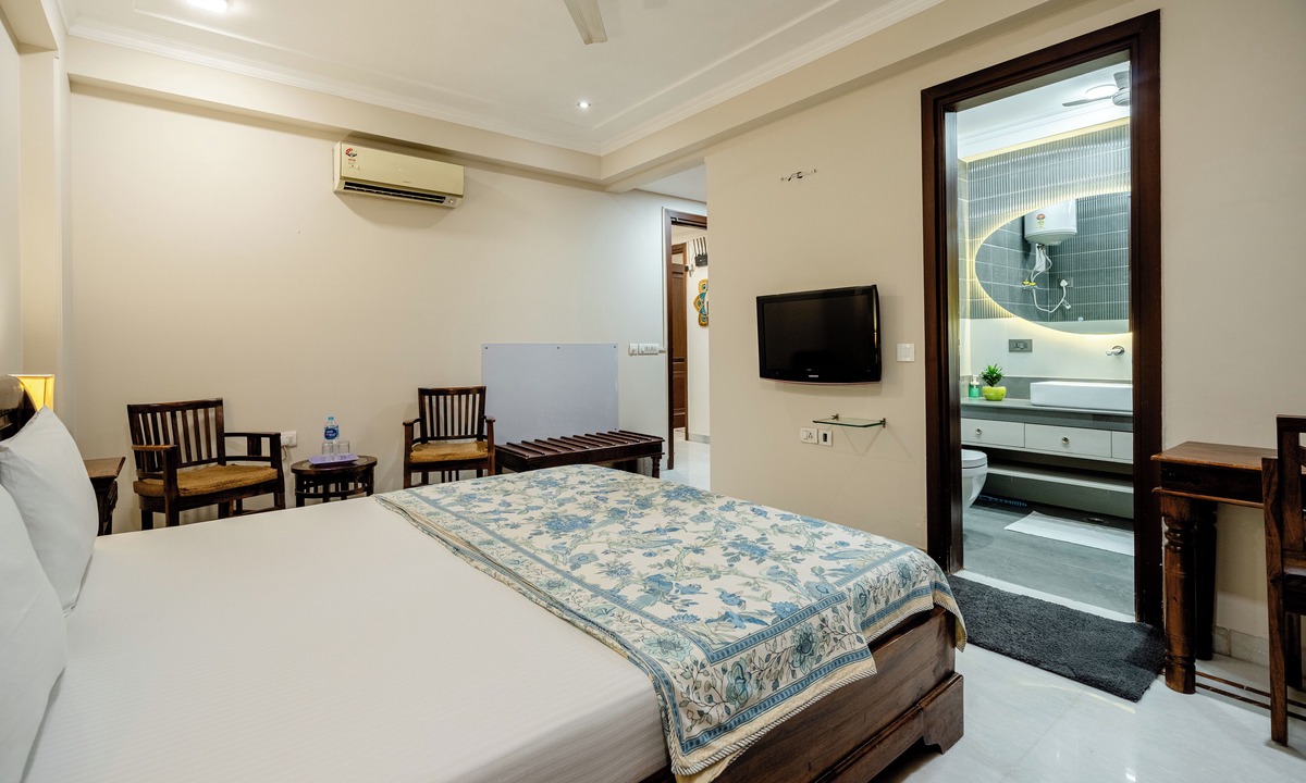 Saket Bed & Breakfast | Tree of Life bed and breakfast