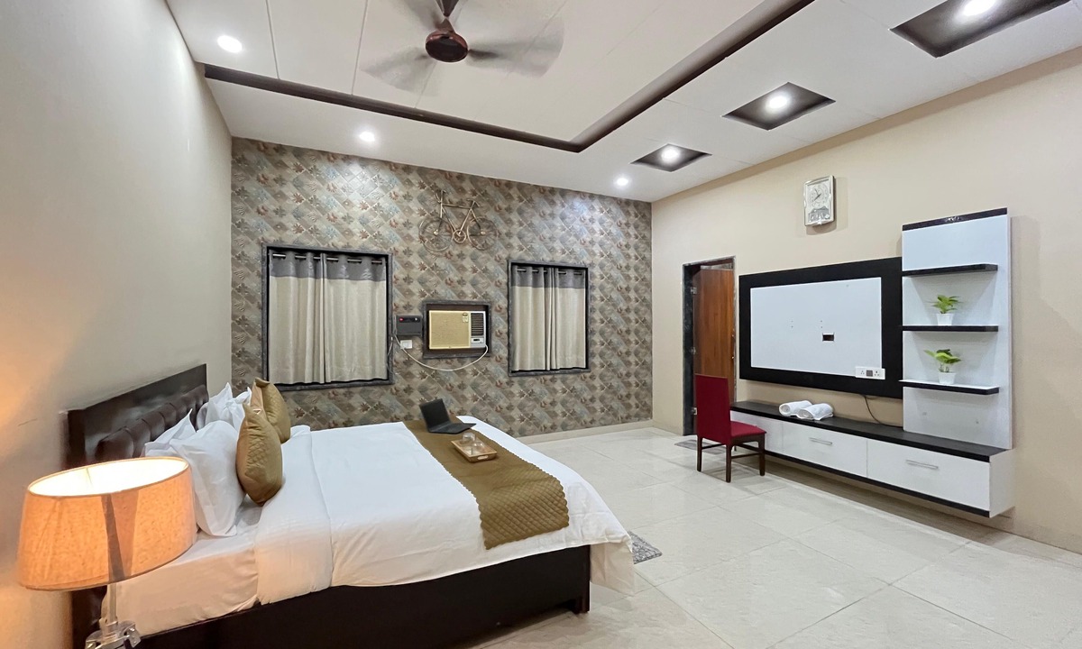 Gurugram House | GoBravo 11 6BHK Farm with Pool Sohna Road Gurgaon