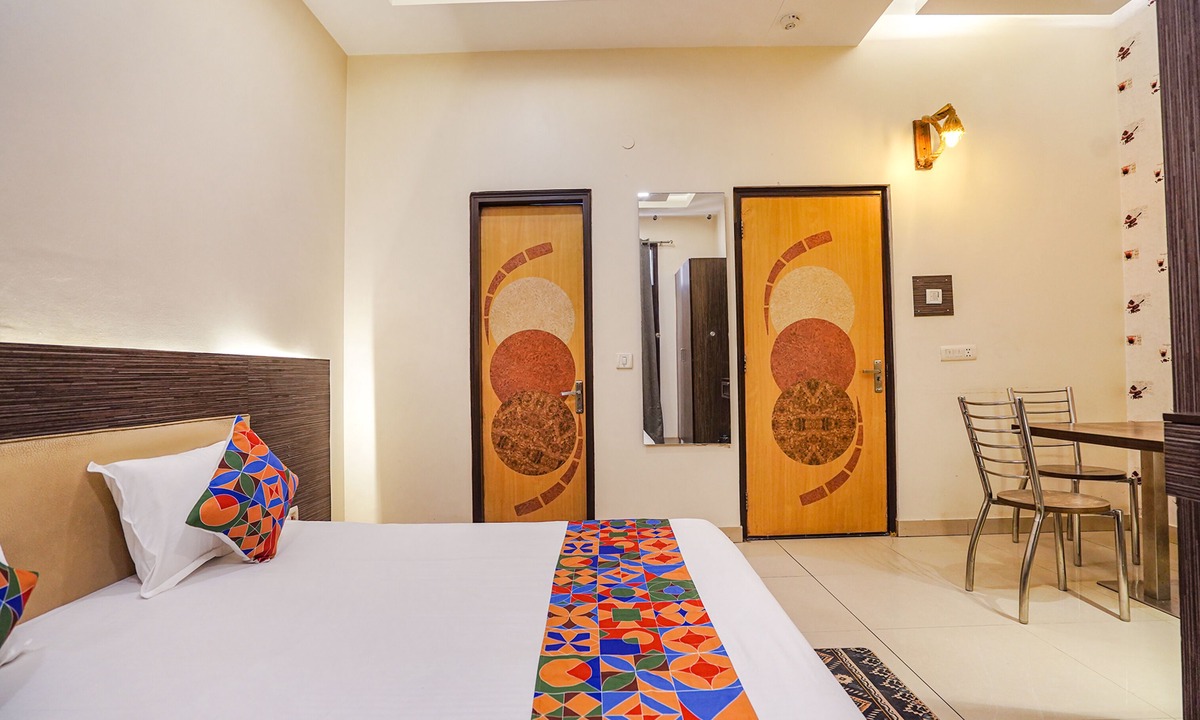 Dariyaganj Hotel | Fabhotel Rivlet Premium