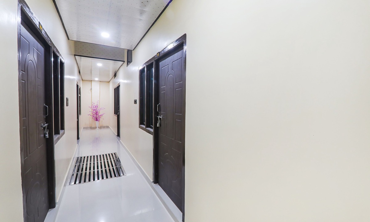 Ayodhya Hotel | Fabhotel Awadh Inn - 600 m from Ram mandir