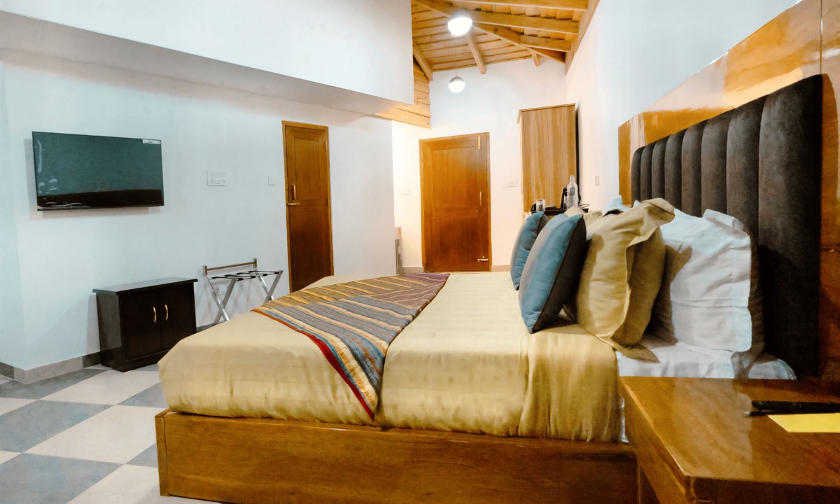 Nainital House | jüSTa Lake View Residences, Nainital