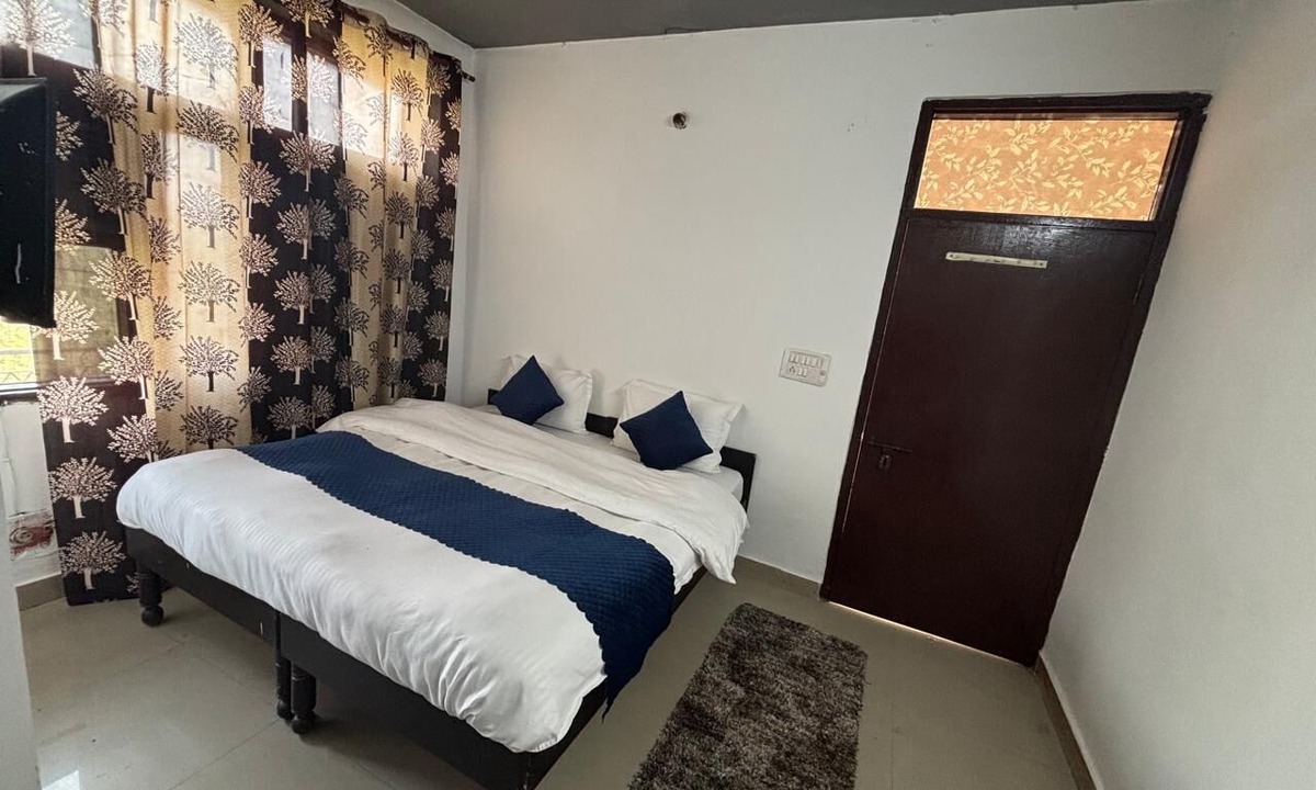 Hauz Khas Village House | The Prime Palace