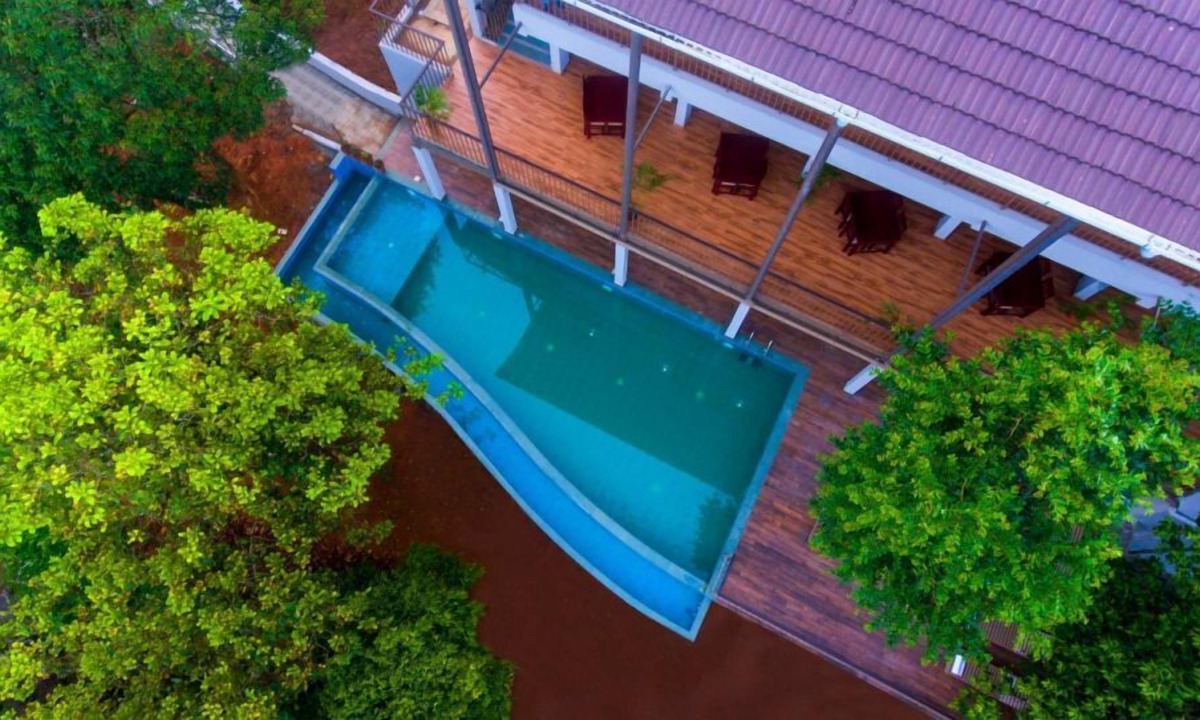 Kunnathidavaka Hotel | Abad Brookside