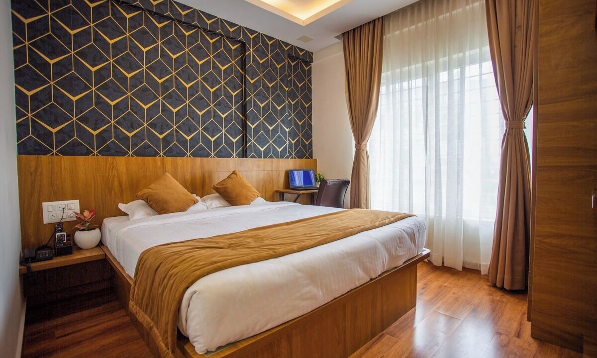 Vyalikaval HBCS Layout Hotel | ELLEGANT INN