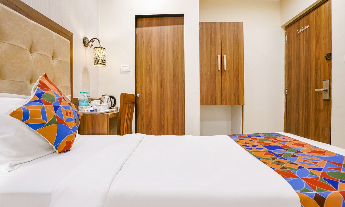 Prabhadevi Hotel | FabHotel Amber Edition