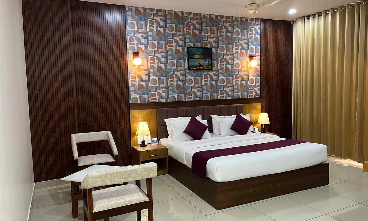 Nagampadam Hotel | Hotel Floral Palace