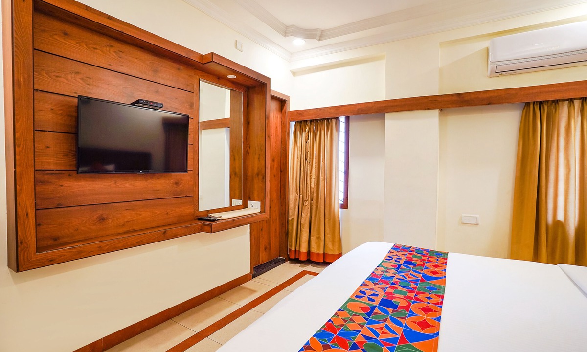 Sheshadripuram Hotel | HOTEL SAVI INN
