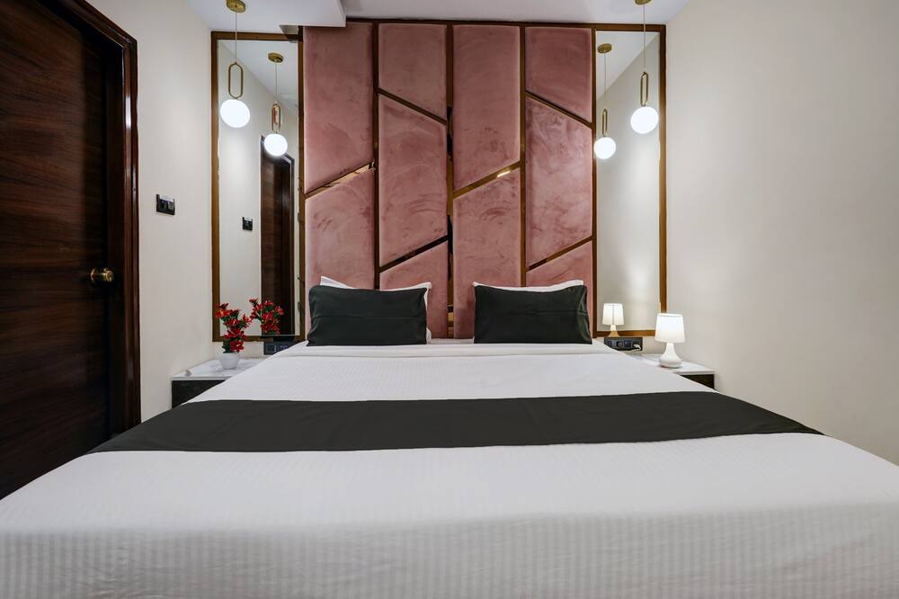 Nagoa Hotel | OYO 92630 Bharat Holiday Home