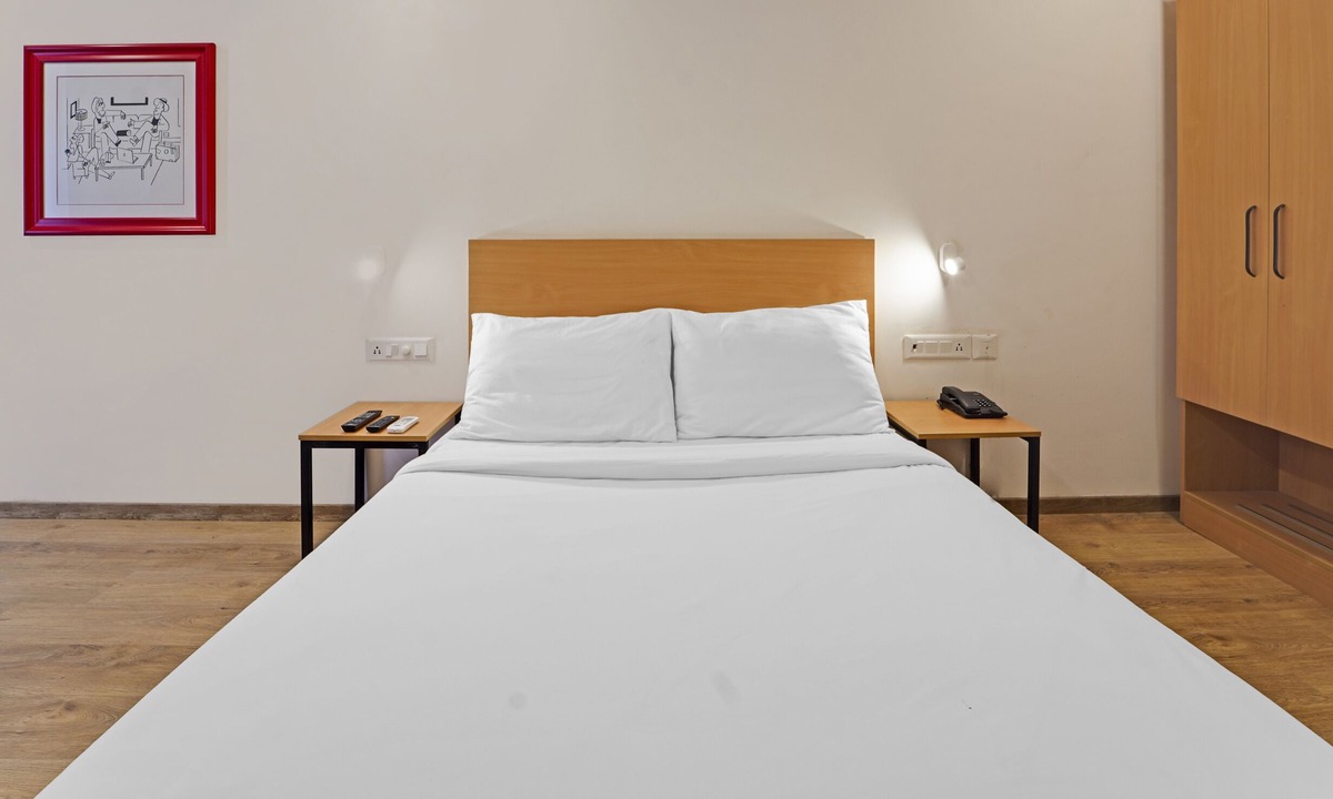 Perungudi Hotel | Townhouse OMR