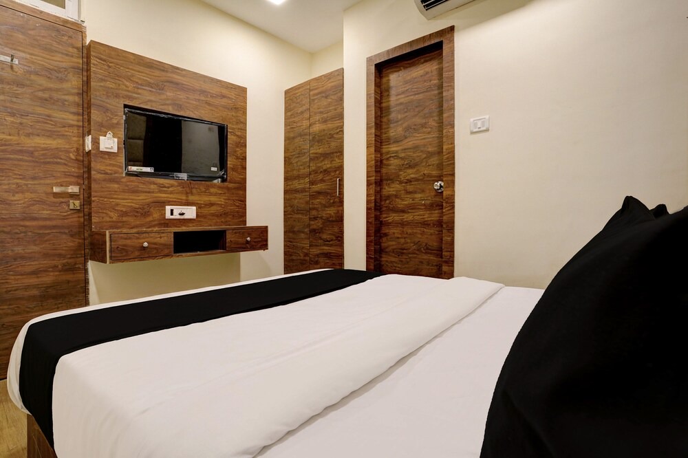 Malad East Hotel | OYO Flagship Hotel Ashirwad Inn