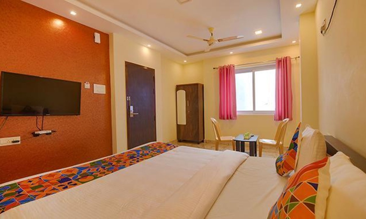 Chromepet Hotel | Fabhotel Saravana Executive