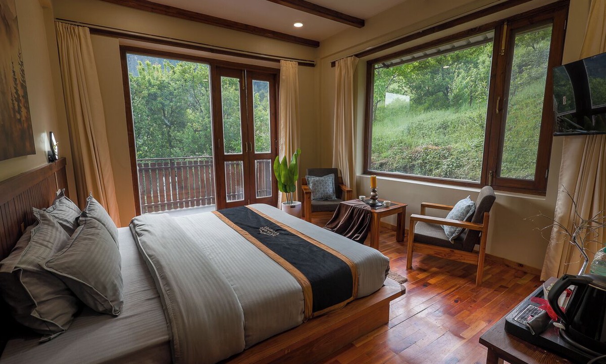 New Manali Hotel | AKIRA BY SKYLORE