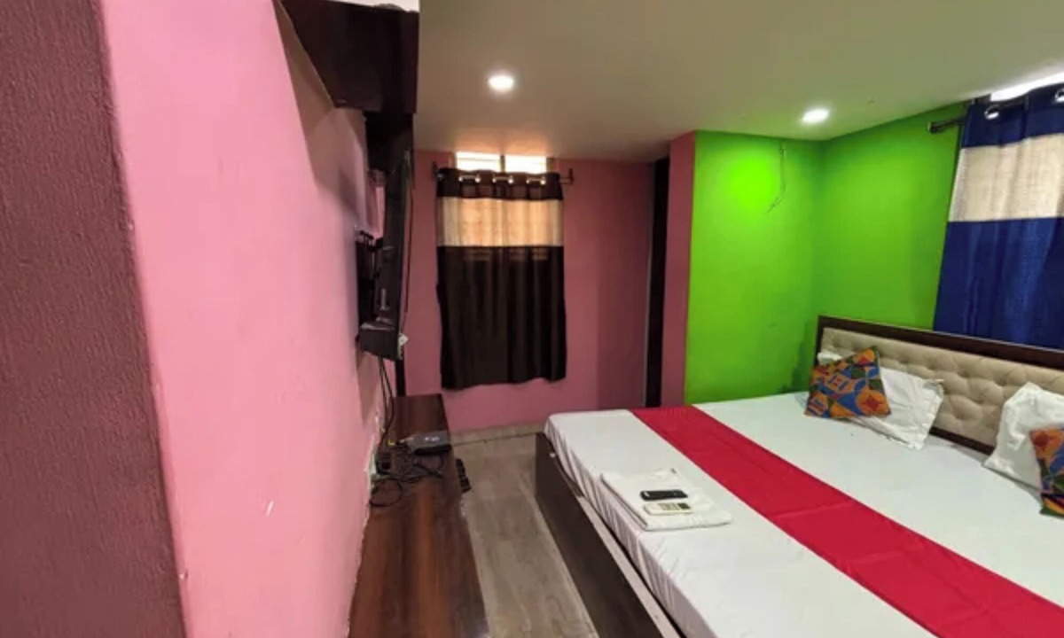 Kolkata Hotel | Via Red Velvet Classic